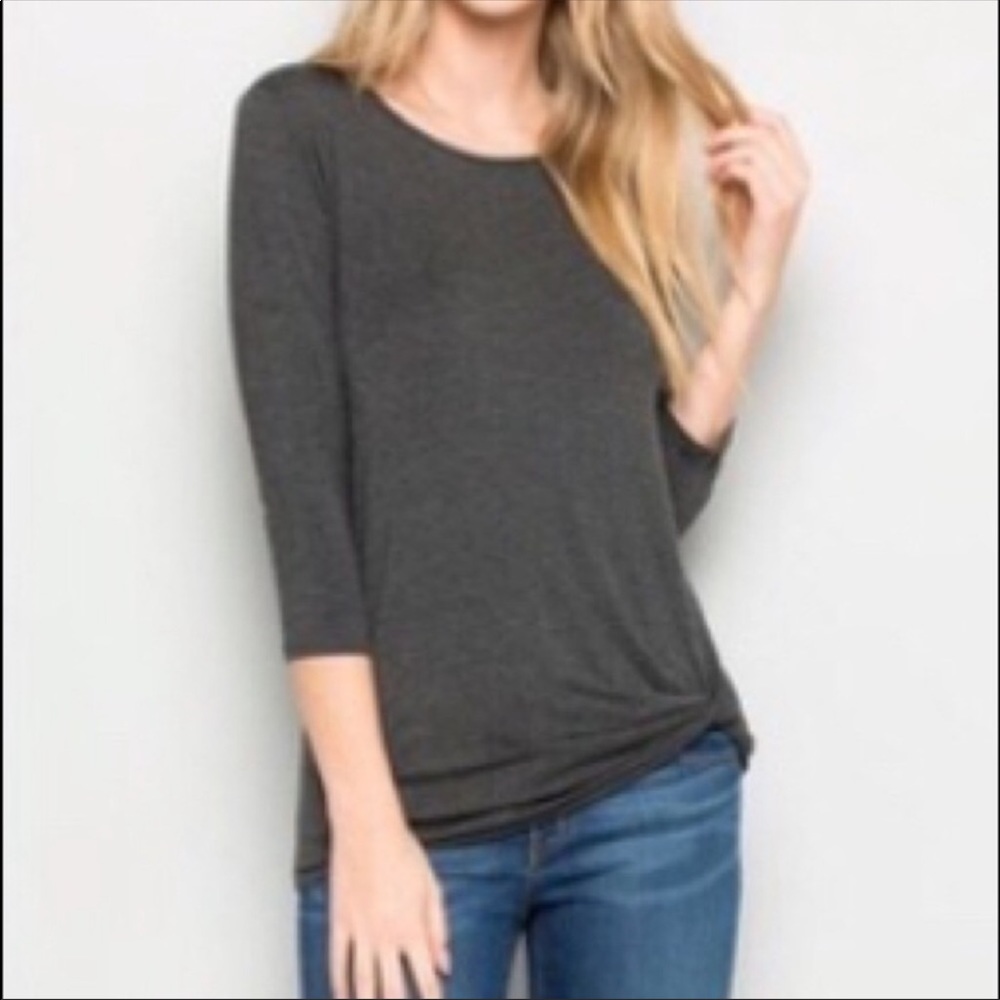 Twisted hem 3/4 sleeve